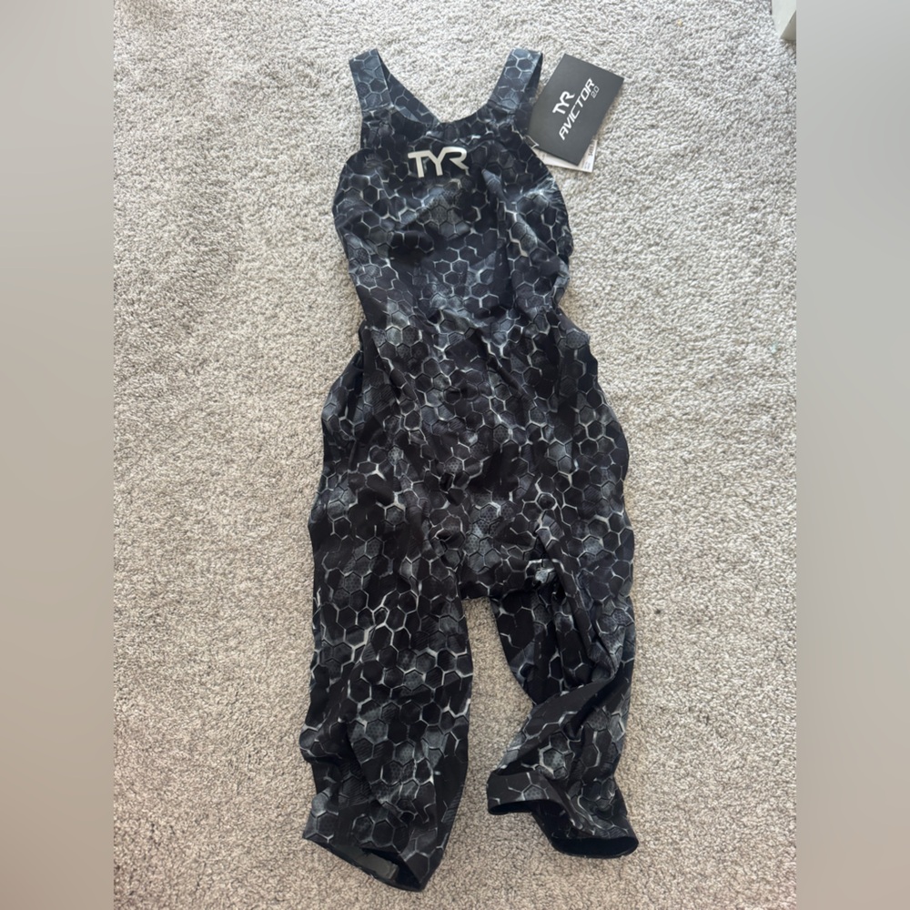 BRAND NEW TYR Women’s Avictor 2.0 Open Back Suit